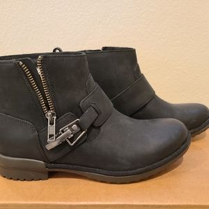 UGG short boots Women's size 7